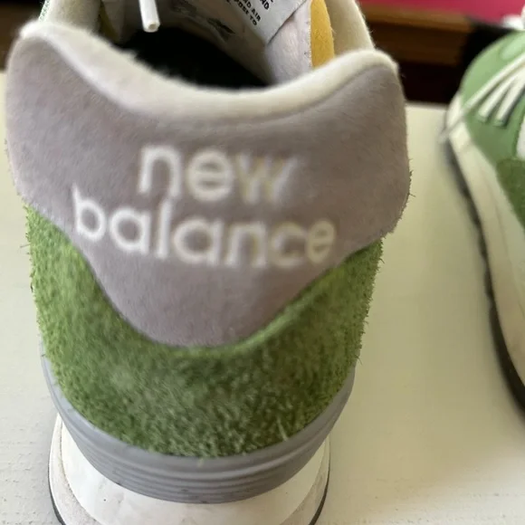 New Balance 574 Athletic Shoes Green - Picture 7 of 10